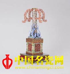 清乾隆粉彩纏枝螭龍攀柱紋帽冠