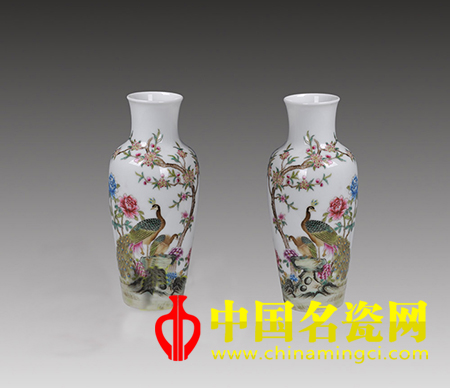 中國(guó)名瓷網(wǎng) 高仿瓷 孔雀牡丹對(duì)瓶