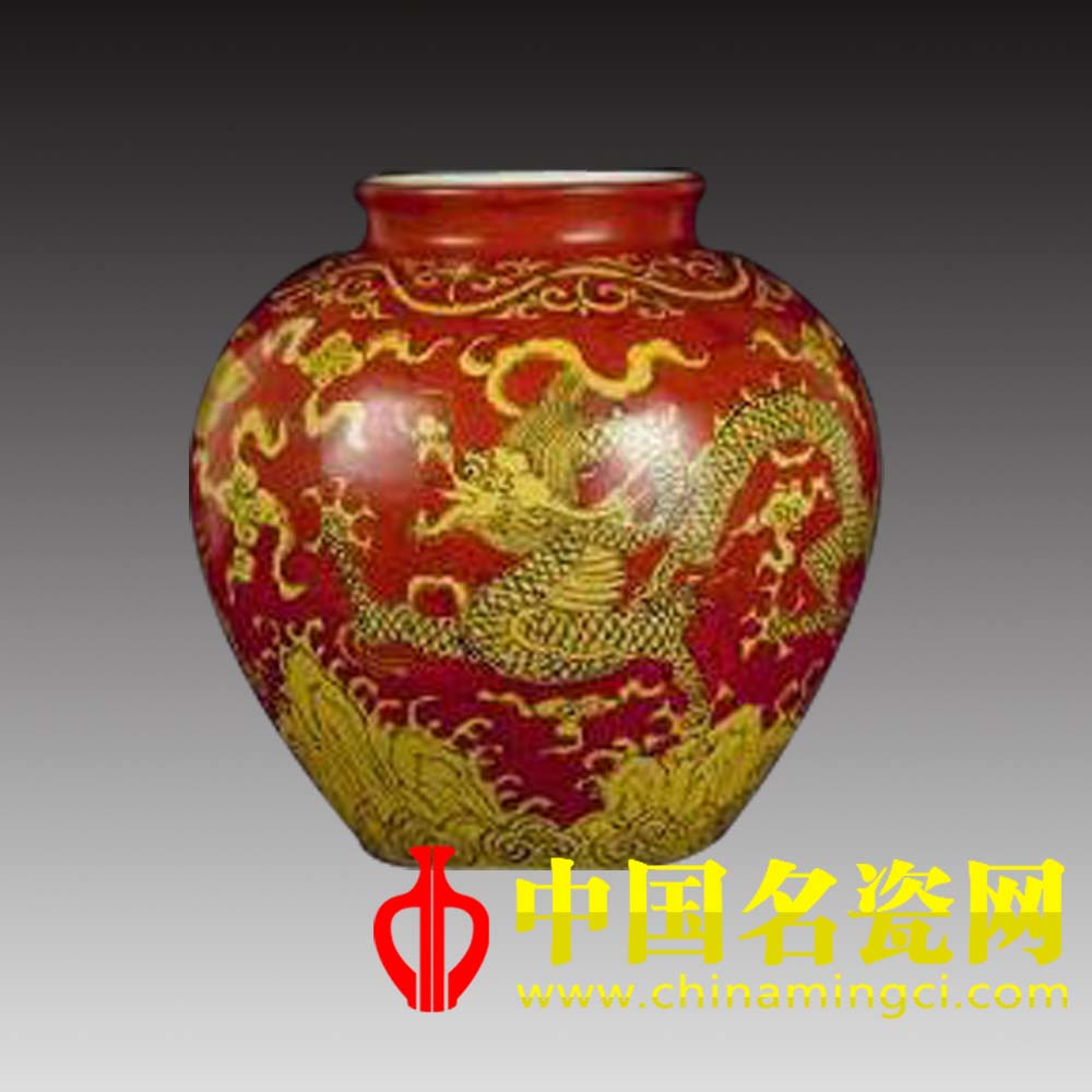 紅地黃彩云龍紋罐
