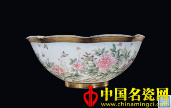 景德鎮(zhèn)款薄胎描金粉彩花蝶紋碗