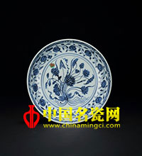 中國名瓷網(wǎng) 明永樂 青花一束蓮紋盤