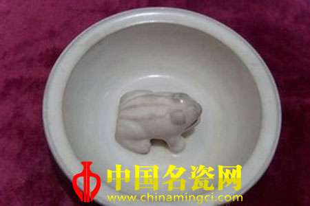 汝窯的釉面典型特點(diǎn)