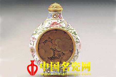 內(nèi)化鼻煙壺離奇?zhèn)髡f