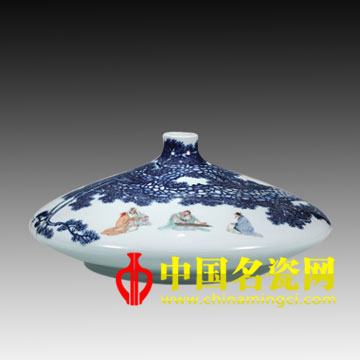 王懷俊 青花斗彩「松下扶琴圖」瓷瓶