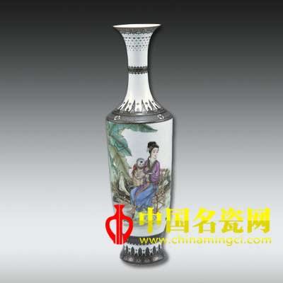 粉彩“秋庭嬰戲”薄胎瓶