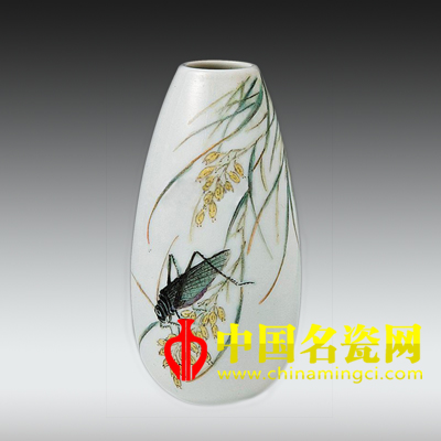 粉彩水滴草蟲瓶