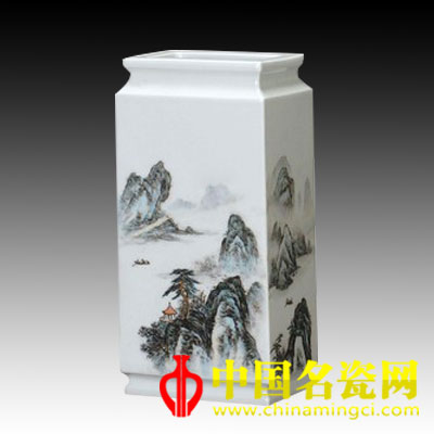 汪桂英 青山綠野四方鑲器粉彩瓷瓶