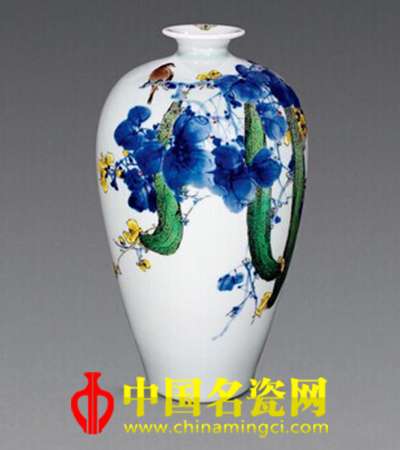 陸如“種瓜得瓜”青花斗彩瓷瓶