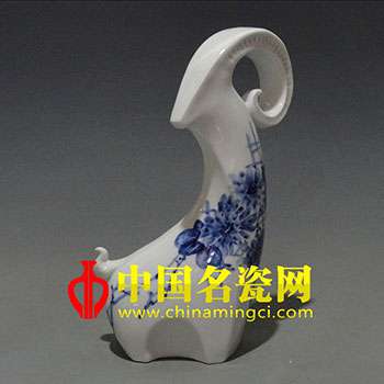 10寸吳少雄青花《羊名天下》