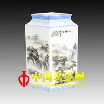 遠(yuǎn)山積翠