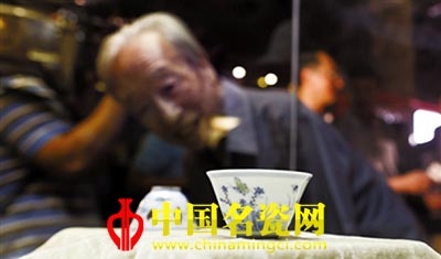 精致而細(xì)膩的斗彩瓷器