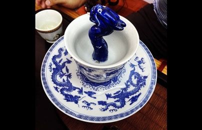 九龍公道杯——景德鎮(zhèn)瓷器傳承與現(xiàn)代