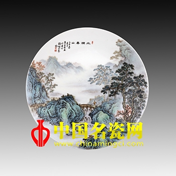 《水潤春山》圓盤
