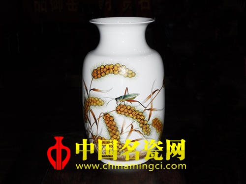 《秋來蟲不閑》：王小英作品中的天然情趣