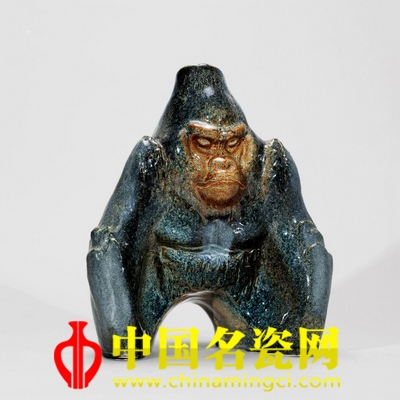 周國楨 高溫色釉《大猴王》瓷塑