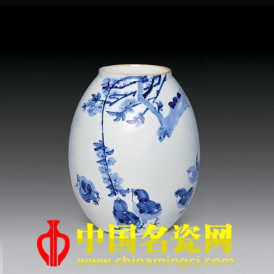 馮紹文 青花分水瓶《雞戲圖》