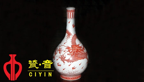 春拍乾隆青花長(zhǎng)頸膽瓶以4200萬(wàn)高價(jià)落槌