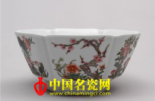 花卉紋葵瓣碗 