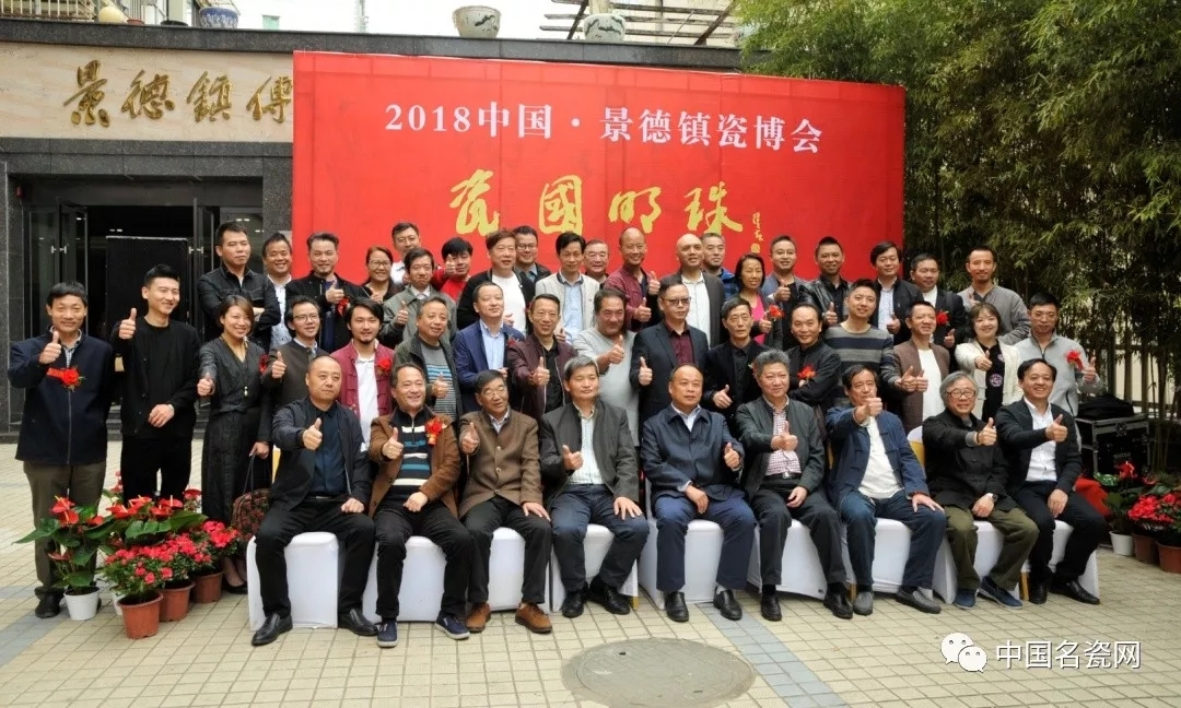 景德鎮(zhèn)首屆傳統(tǒng)粉彩瓷藝術(shù)展暨"瓷國(guó)明珠"粉彩瓷畫(huà)藝術(shù)品鑒會(huì)盛大開(kāi)幕