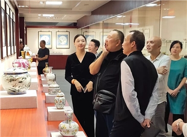 助力瓷博會 研究院藝術(shù)瓷展火熱進行中