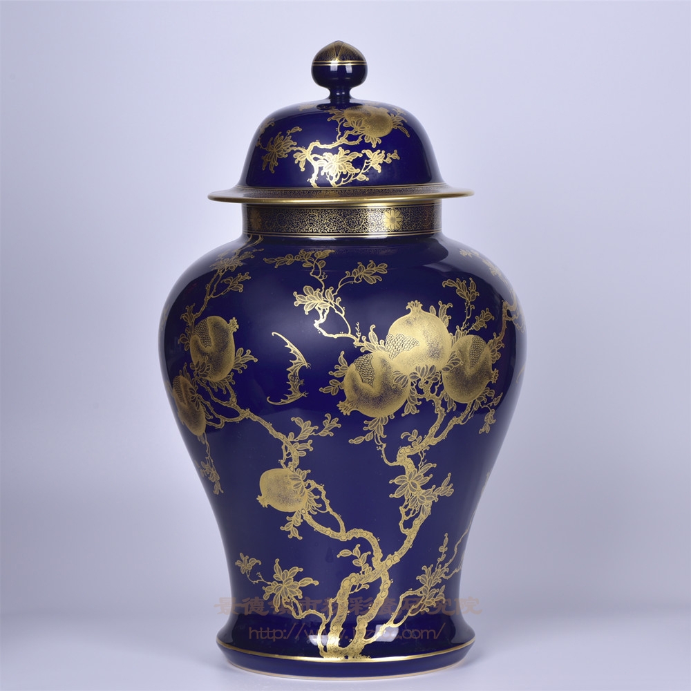 霽藍(lán)描金萬子同苞紋將軍罐