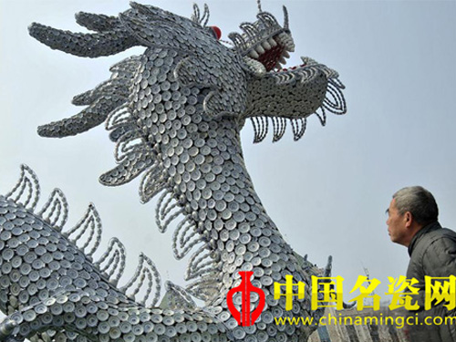青花瓷“龍”亮相江西景德鎮(zhèn)人民廣場