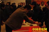 書法名家蒞臨市博物館為市民寫春聯(lián)送祝福