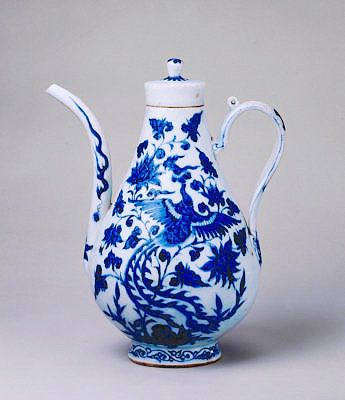 景德鎮(zhèn)窯青花鳳穿牡丹紋執(zhí)壺