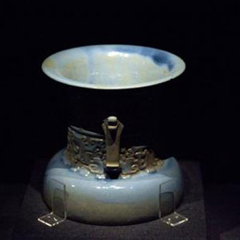 明宜興窯天藍(lán)釉仿古銅紋尊