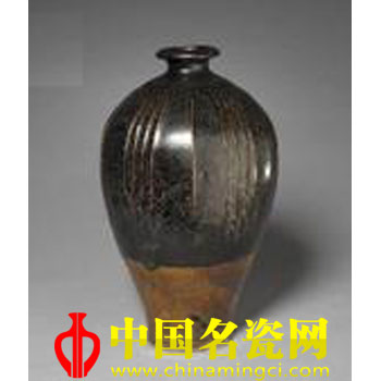 建寧窯醬釉梅瓶